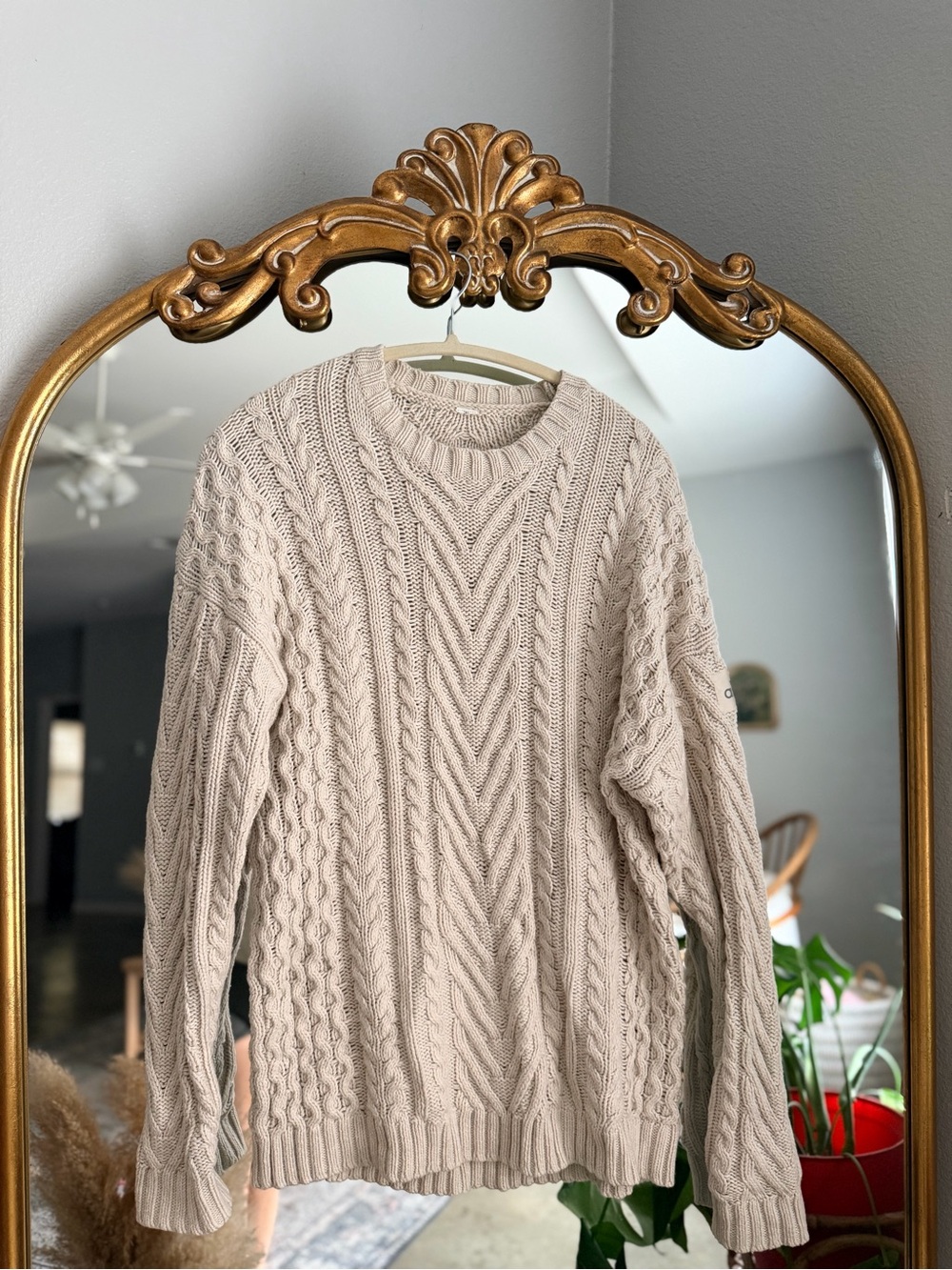 Alo cream cable knit sweater medium